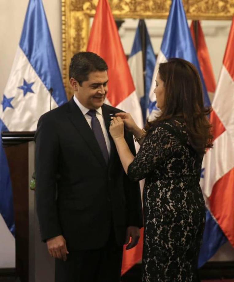 En respuesta a la petición de Hernández, la corte ha denegado el aplazamiento, sosteniendo que el juicio, vinculado a tres cargos relacionados con el narcotráfico y el uso de armas, continúa programado para el 5 de febrero.