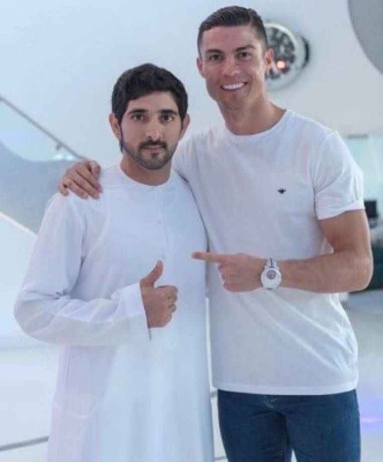 Ambos personajes publicaron recientemente una fotografía juntos en sus cuentas de instagram en donde ambos se definen como amigos. El jeque, incluso, llama a Cristiano 'Mejor amigo'.