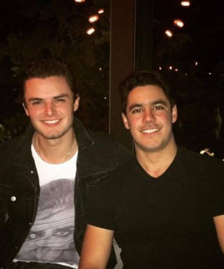 Eduardo estudió Mercadotecnia, sin embargo le confesó a la Revista TVNotas, que sí le gusta cantar.