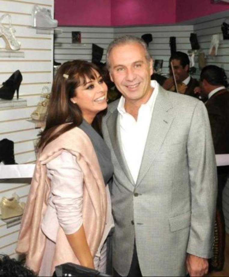 Yadhira Carrillo y el abogado siguen juntos, ella retirada de la actuación y dedicada a su empresa de eventos y una tienda de artículos para bebés, mientras él está a cargo del despacho de abogados Collado y Asociados.<br/>