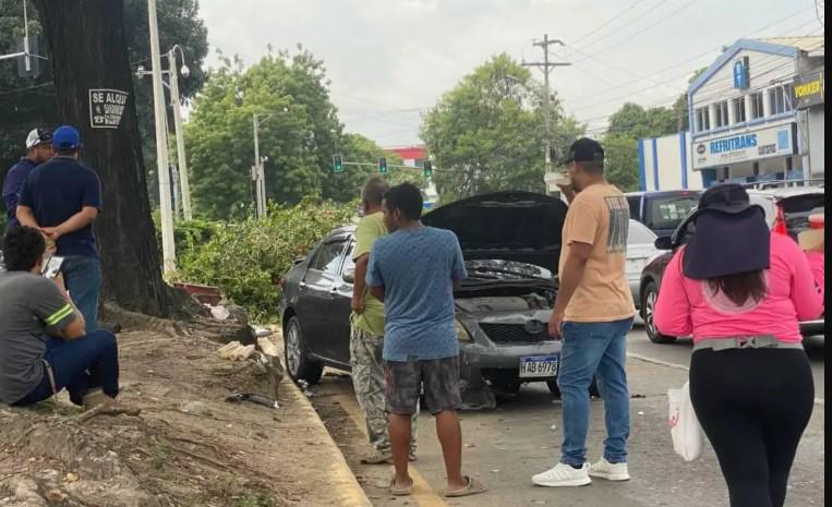 De los nervios quedé helada: Vendedoras de jugos de SPS se salvan de ser arrolladas otra vez