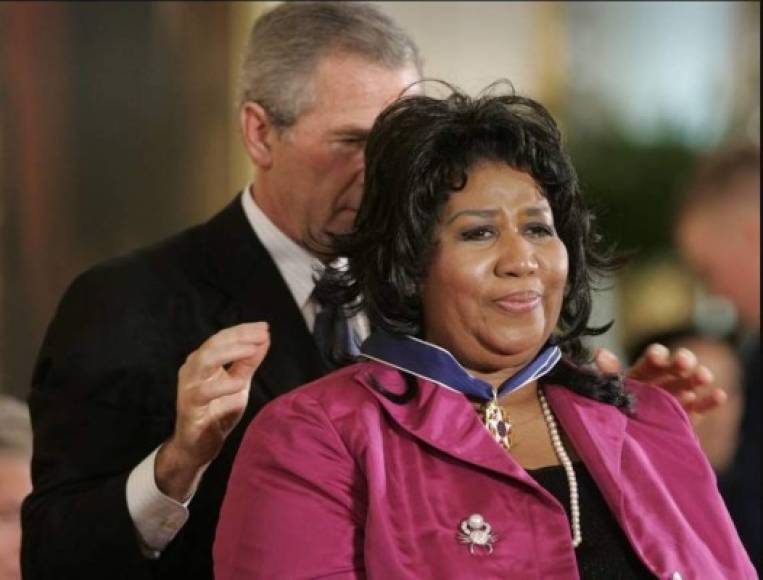 En 2005, Aretha Franklin recibió la Medalla Presidencial de la Libertad -la mayor condecoración para un civil estadounidense- de manos del entonces presidente George W. Bush.<br/>