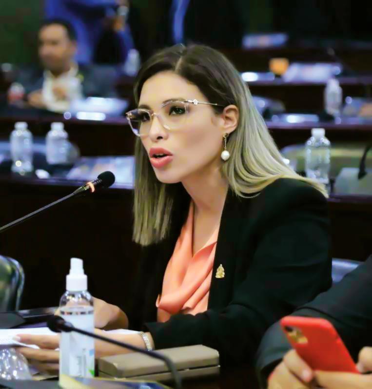“De mi salario he tratado de atender necesidades de mi población”: Erika Urtecho