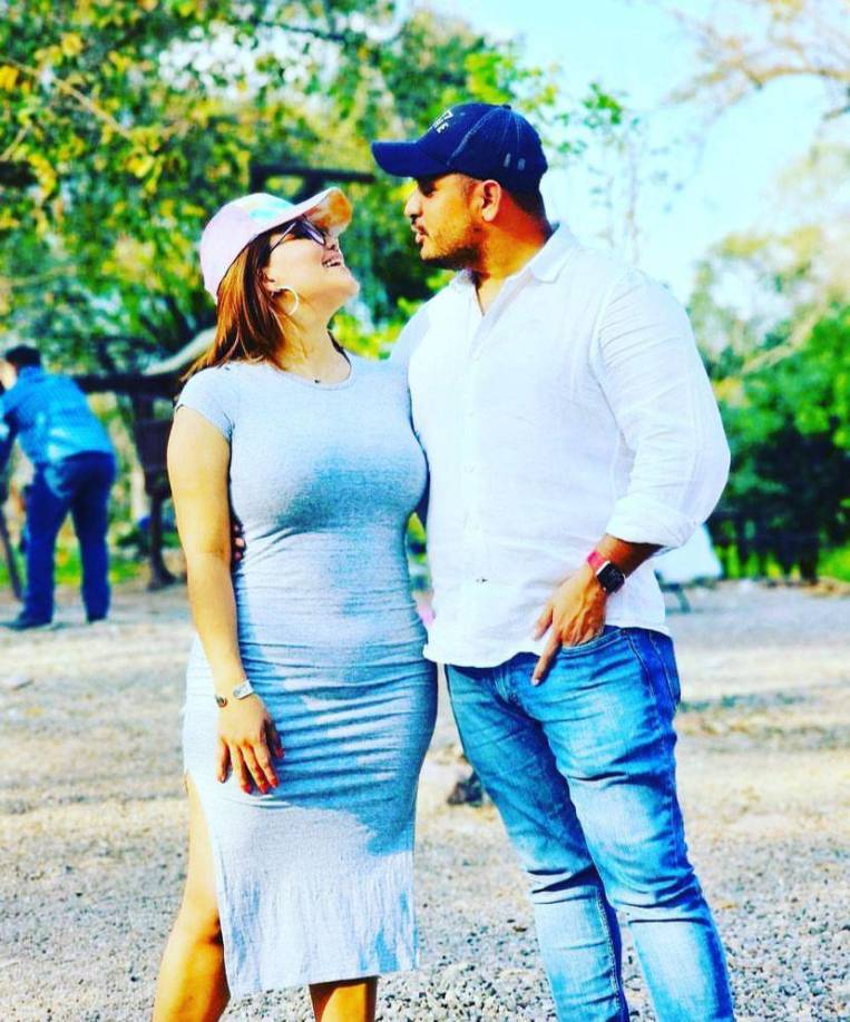 Actualmente tiene dos hijos junto a su esposo el también periodista Denis Andino. 