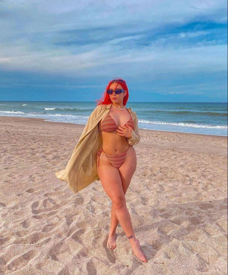 En su cuenta de Instagram ya ha superado el millón de seguidores y ha creado su propia su comunidad de seguidores que son fieles a ella.