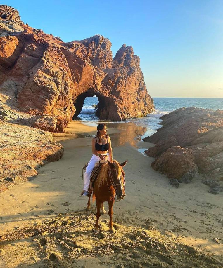 Además, la actriz dejó un emotivo mensaje en el expresa lo feliz y agradecida que se encuentra con la vida.