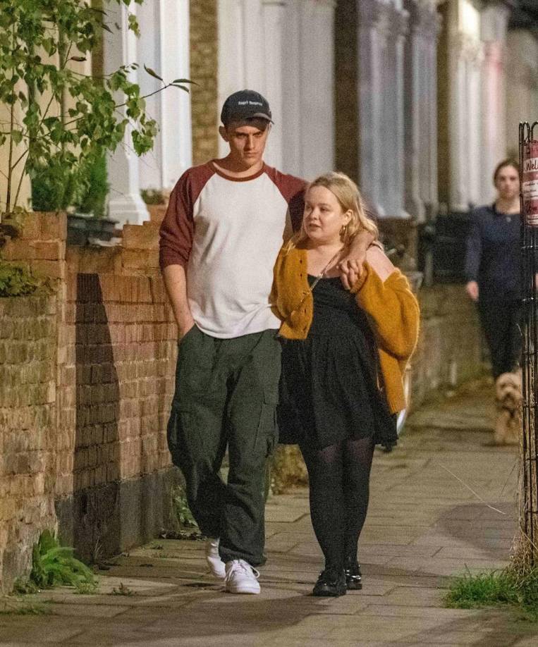 En octubre de 2024, se confirmó la relación entre Nicola y Jake, cuando fueron captados caminando juntos por las calles de Londres. Estas fotografías, difundidas por diversos medios, evidenciaban a la pareja en una postura afectuosa, lo que para muchos representó la evidencia definitiva de su amor. La diferencia de 13 años entre ambos no ha representado un obstáculo, y parecen estar disfrutando de su tiempo en compañía.