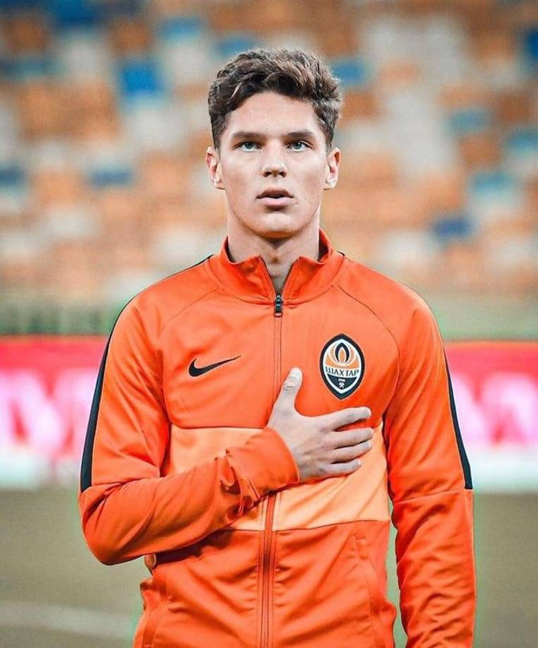 Valente no dio detalles de por qué Sudakov se quedó en Ucrania, pero se mostró aliviado de saber que varios jóvenes a los que dirigió pudieron escapar.