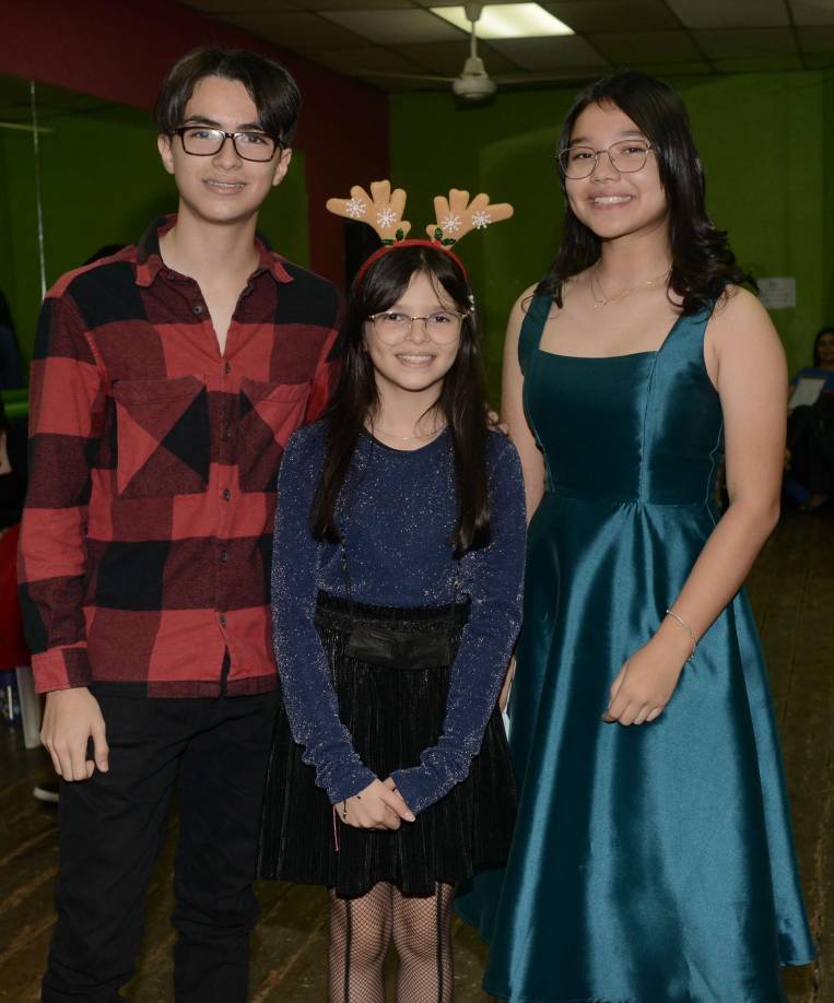 Agustín Oseguera, Aída Oseguera y Elena Castro