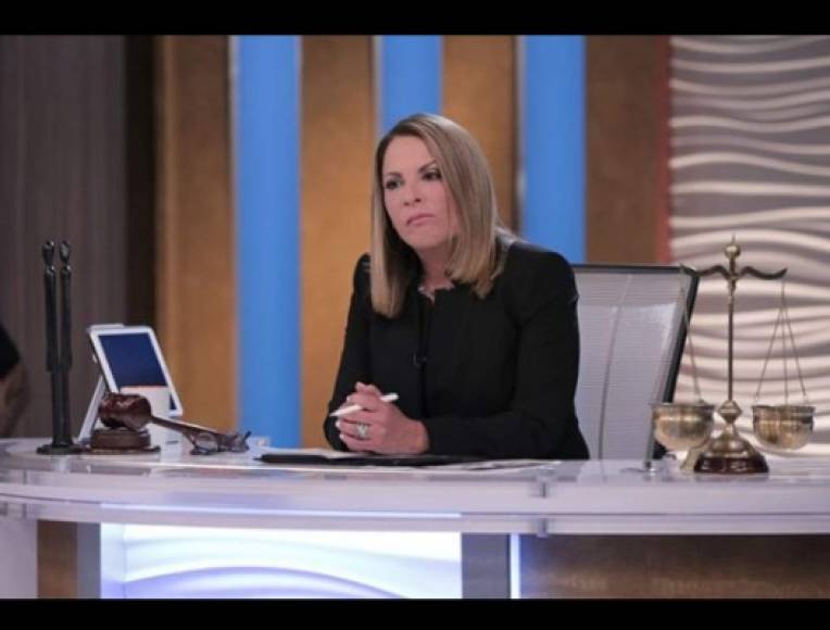 Uno de sus excolaboradores del programa Caso Cerrado reveló que mantuvo una relación con la abogada.