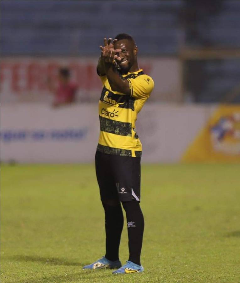 Así festejó Darixon Vuelto al estilo de Goku en homenaje a Akira Toriyama.