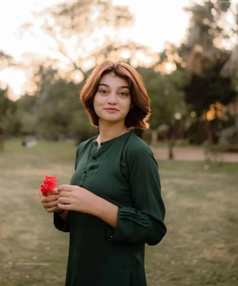 El video se volvió viral rápidamente y desató una ola de comentarios negativos en contra la TikToker, ya que varios internautas señalaron a Imsha Rehman de filtrar deliberadamente el video en línea para obtener fama y atención.