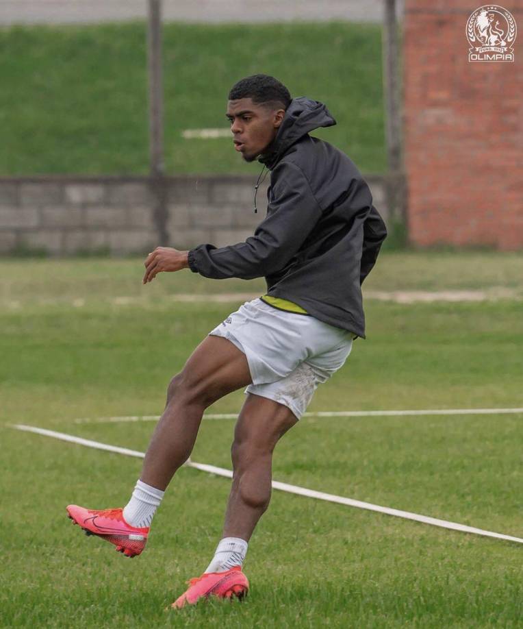 Josman Figueroa: El joven zurdo estaría saliendo del Olimpia para este 2022. Al parecer sería cedido a préstamo a la UPN.