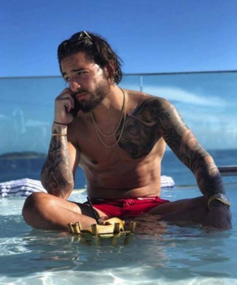 El intérprete de 'Marinero' enfrentó su más reciente polémica tras festejar el cumpleaños de su madre a bordo de un yate, con un pastel de bolsa de Channel y con Marc Anthony como invitado.