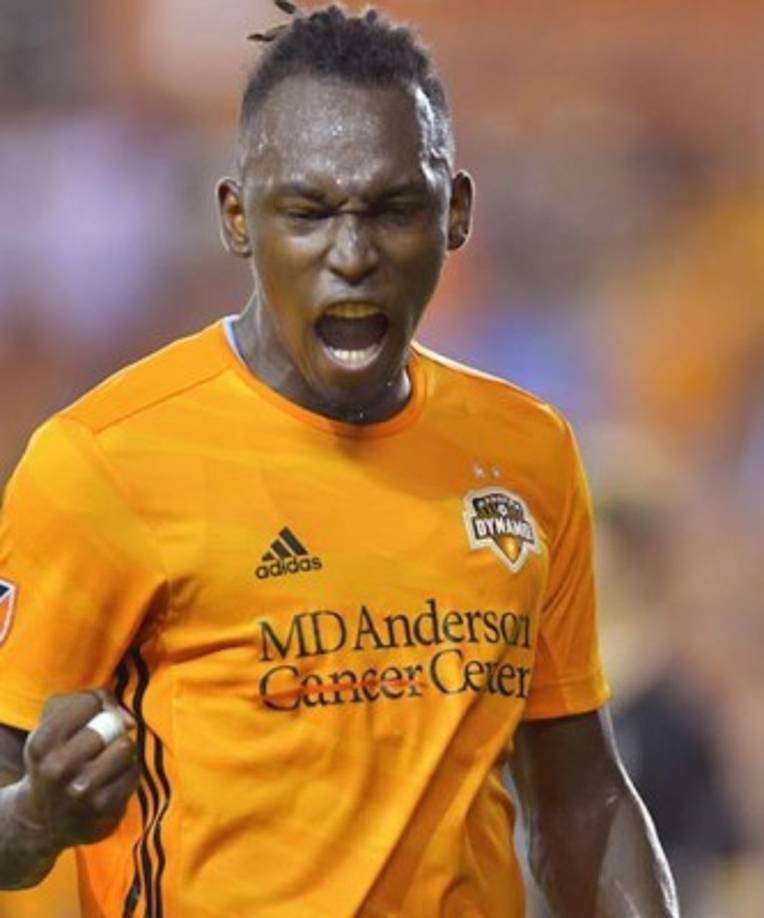 Alberth Elis: Sorpresa. En las últimas horas ha crecido el rumor de que el Boavista de la primera división de Portugal se ha interesado en 'La Panterita' luego de sus buenas actuaciones en el Houston Dynamo de la MLS. De concretarse su llegada, sería el segundo hondureño en el club ya que anteriormente ficharon a Jorge Benguché.