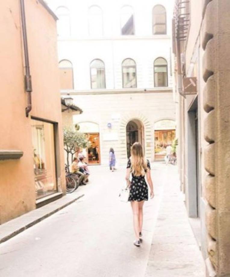 Tras cerrar sus redes sociales por un tiempo, Eve reabrió su cuenta de Instagram donde comparte con sus más de 20 mil seguidores, imágenes de sus lujosas vacaciones alrededor del mundo.