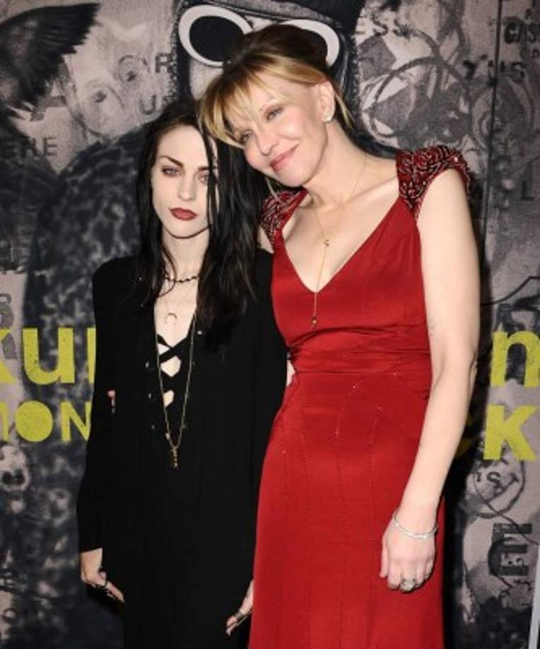 Muchos periodista dicen que la hija del músico sabe cómo manejar la fama que le ha caído.