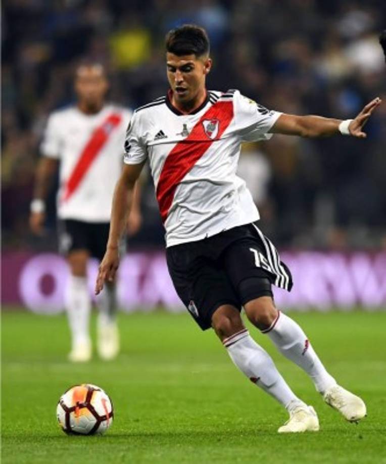 Según informa el diario Marca, el Real Madrid hará oficial el fichaje de Exequiel Palacios después del Mundial de Clubes. El medio asegura que sólo falta por determinar cuándo se incorporará a la disciplina del club blanco.<br/><br/>La clasificación de River Plate para la cita de Abu Dabi tras conquistar la Copa Libertadores en el Bernabéu ante Boca Juniors, no hará sino retrasar unos días el desenlace de una operación que está más que cerrada. El deseo del Madrid es que la llegada del jugador de River se produzca en la próxima ventana de fichajes (invierno de 2019), mientras que el club bonaerense pretende alargar lo máximo posible la estancia del futbolista en el recién proclamado campeón de América.