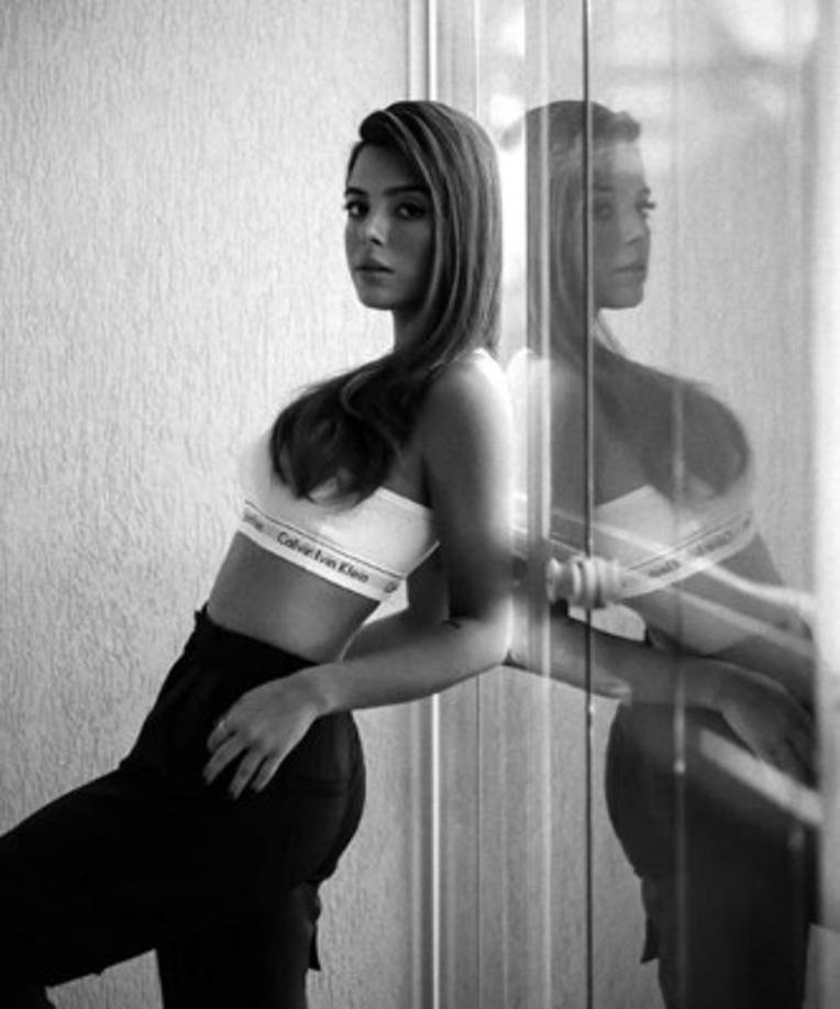 Giovanna Lancellotti publica en sus redes sociales imágenes luciendo su cuerpazo y modelando.