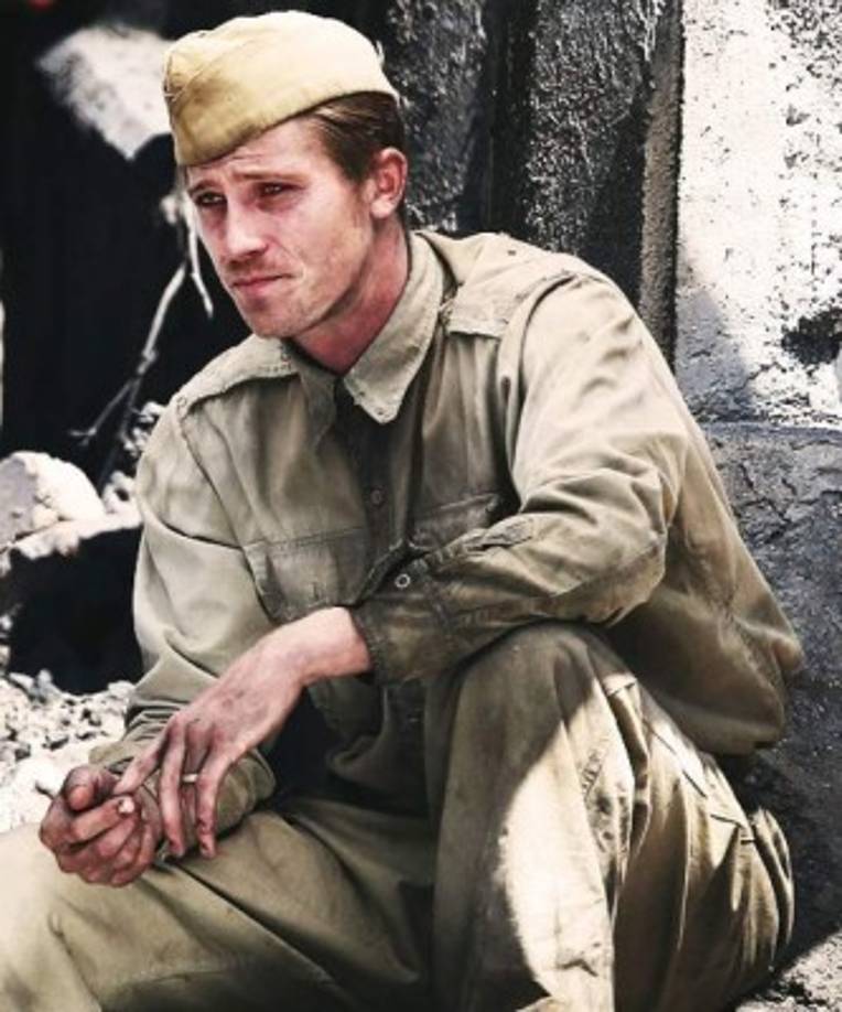 Garrett ya trabajó junto a Jolie, y es que interpretó a John Fitzgerald en la película 'Unbroken', dirigida por Angelina.