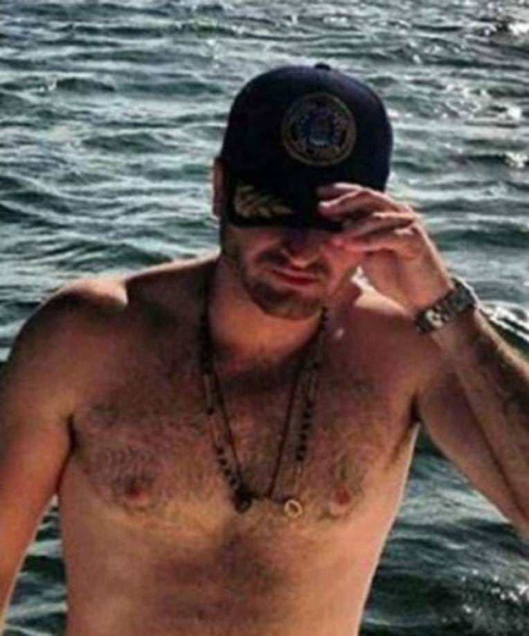 Iván Archivaldo Guzmán, el primogénito del capo mexicano y su primera esposa, Alejandrina Salazar, tiene 36 años y junto a su hermano, son perseguidos por la justicia estadounidense que los acusa de lavado de dinero y narcotráfico.