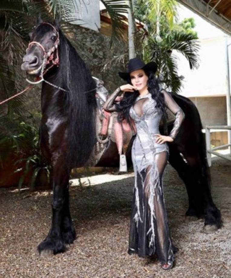 Maribel Guardia, nació en Provincia de San José, Costa Rica, el 29 de mayo de 1959. Es actriz, cantante y conductora de televisión.