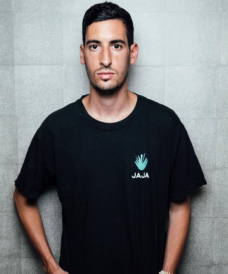 4. Fuck Jerry (Elliot Tebele) gana 30 millones de dólares y tiene 20.1 millones de dólares. Su promedio de compromiso es de 1,77% y su puntuación de emprendimiento es de 3. Tebele se ha diversificado hacia los memes de juegos, el tequila y la televisión.