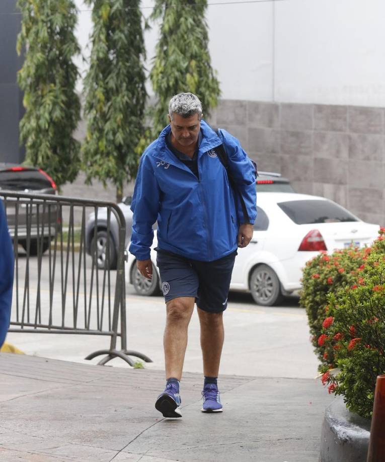 Diego Vázquez se mostró sereno a su llegada a la Capital Industrial de Honduras.