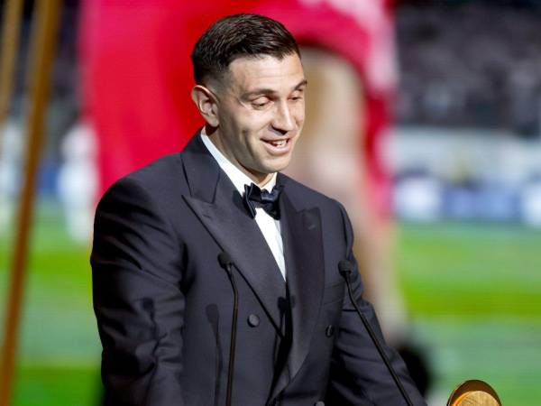 Dibu Martínez en la gala del Balón de Oro .