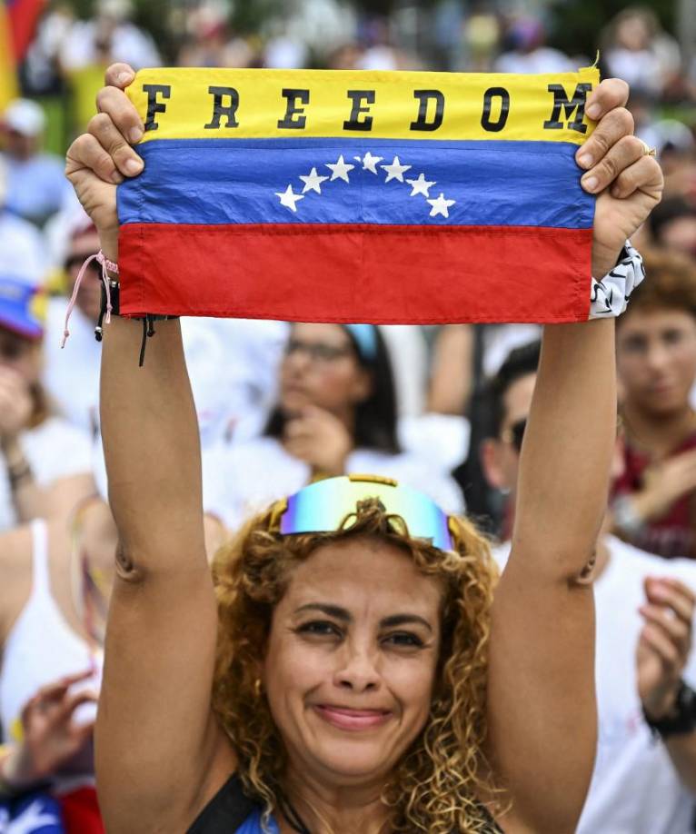 “Hemos mandado más de 400 cartas a senadores y representantes en Washington exigiendo que se mantengan atentos sobre todo lo que tiene que ver con Venezuela”, dijo Fraga.