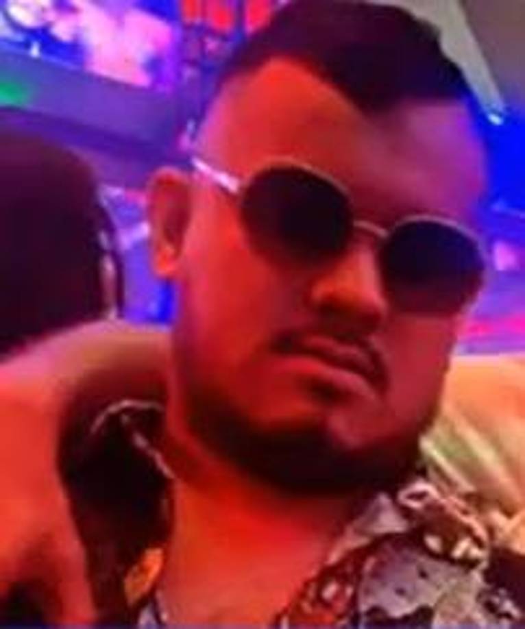 El hecho ocurrió a las 2:30 de la madrugada en las inmediaciones del bulevar Morazán, cuando recién habían salido de una discoteca.Dos de las cuatro víctimas fueron identificadas como Said Lobo, hijo de Pepe Lobo, y Luis Zelaya, sobrino del exgeneral Romeo Vásquez, quienes supuestamente iban saliendo de una discoteca situada en el edificio Torre Morazán.