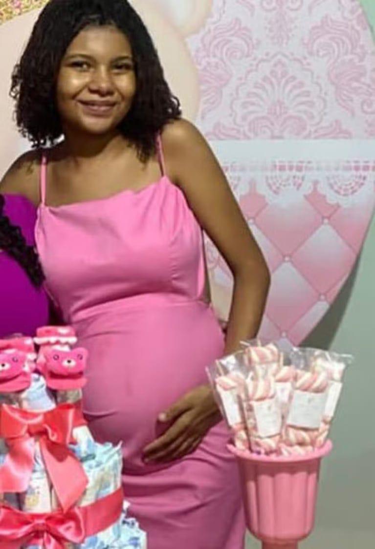 Mató a adolescente embarazada para robarle su bebé; ella realizó el parto