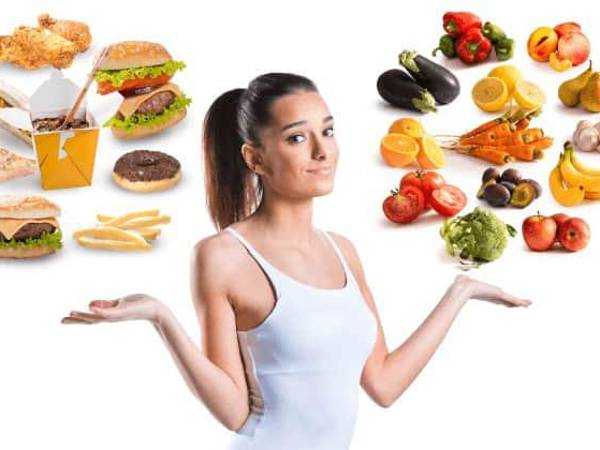 Aunque popularmente siempre se ha dicho que es mejor cenar temprano y ligero, una investigación de la Universitat Oberta de Catalunya (UOC) y la Columbia University ha puesto las bases científicas a esta afirmación. Según ha demostrado un estudio publicado<b> en abierto</b> en <i>Nutrition &amp; Diabetes</i>, del grupo <i>Nature</i>, <b>ingerir más del 45 % de las calorías del día a partir de las cinco de la tarde está asociado a una elevación de los niveles de glucosa</b>, con las consecuencias perjudiciales que esto comporta para la salud, independientemente del peso y la grasa corporal de la persona.