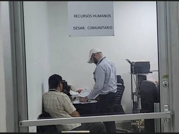 Los fiscales se han tomado varios departamentos de la alcaldía de Tocoa y han secuestrado documentos e interrogado al personal.