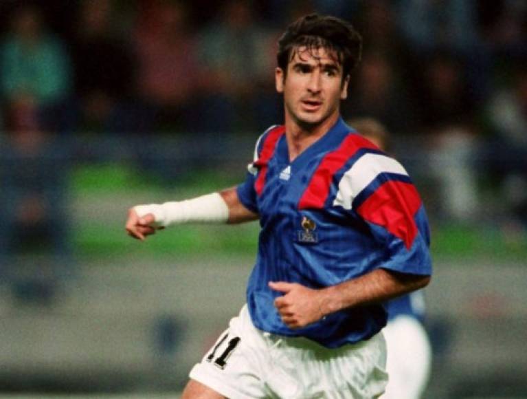 Éric Cantona (Francia): Con su selección solo pudo jugar la Eurocopa de Suecia 1992. No pasaron la primera ronda.