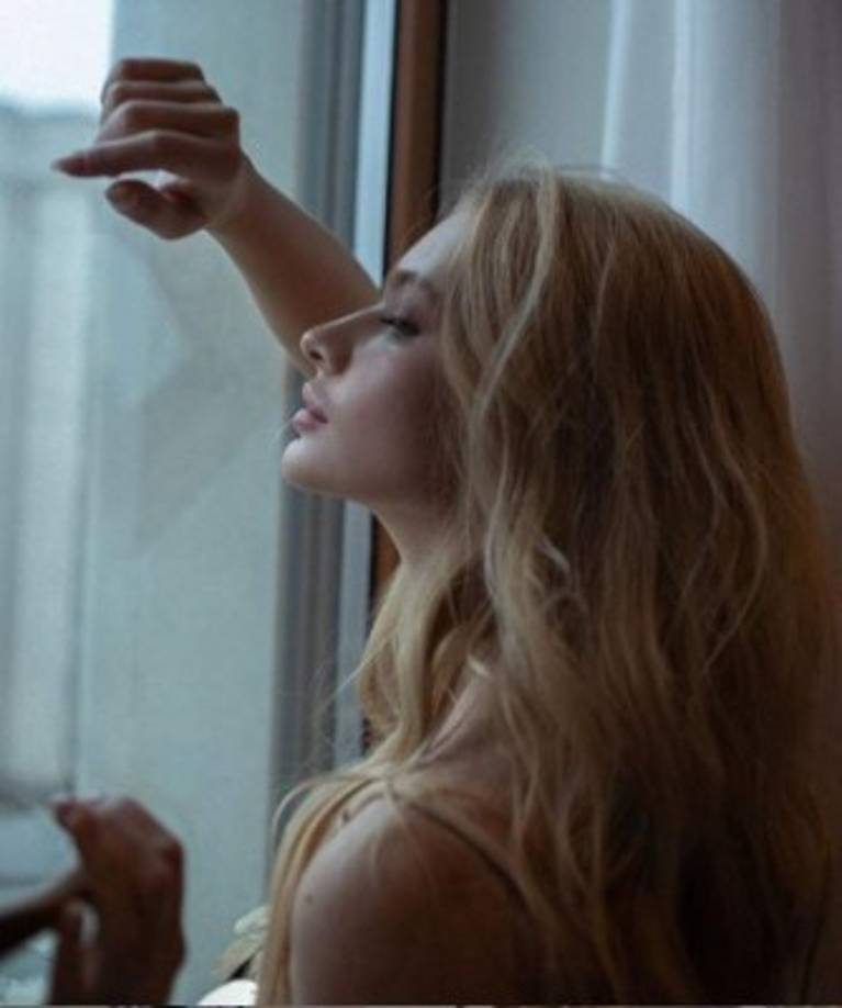 Yelizaveta Peskova (21 años), hija del portavoz del Kremlin Dmitry Peskov, se desempeña como aprendiz con Aymeric Chauprade, un miembro francés del Parlamento Europeo que ha apoyado públicamente la anexión de Rusia 2014 de la Península de Crimea de Ucrania.