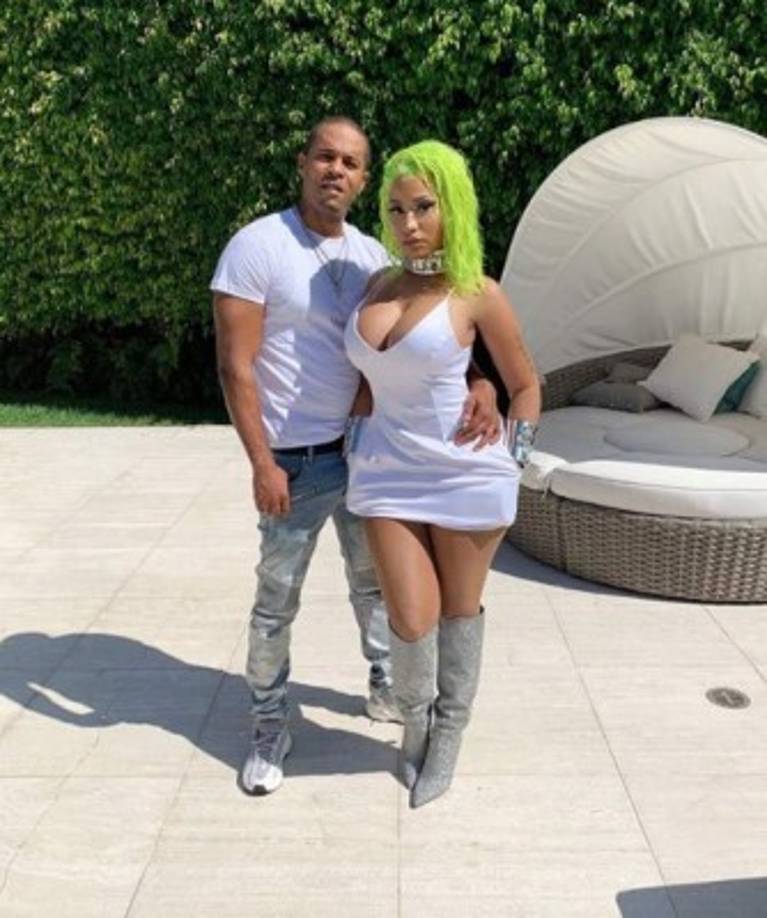 En aquel momento Minaj compartió un video en el que Petty aparece acariciándole cariñosamente la barriga mientras comenta: 'Vas a ir a Trinidad con tu papá'.