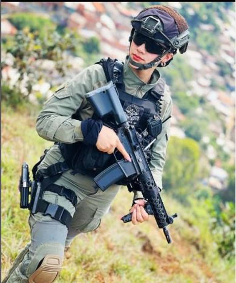 “Si tuviera de nuevo la oportunidad de elegir una profesión, no lo dudaría y volvería a ser policía”, asegura.