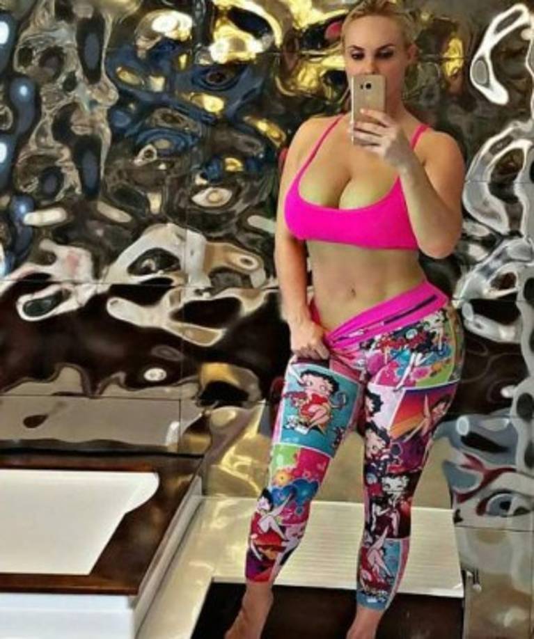 Nicole Austin es la mujer con la que se ha confundido a la presidenta de Croacia. Ella es una sexy modelo y actriz americana que se ha vuelto viral en redes sociales y en Instagram.