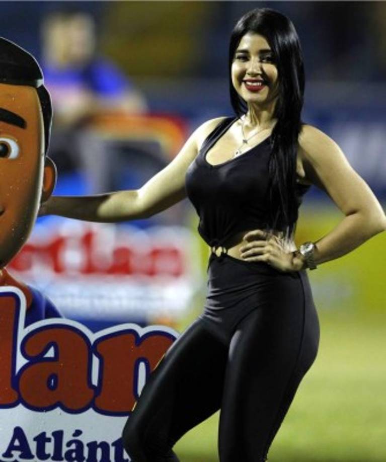 La sexy Jeimi Gonzáles posando para el lente de Diario La Prensa.