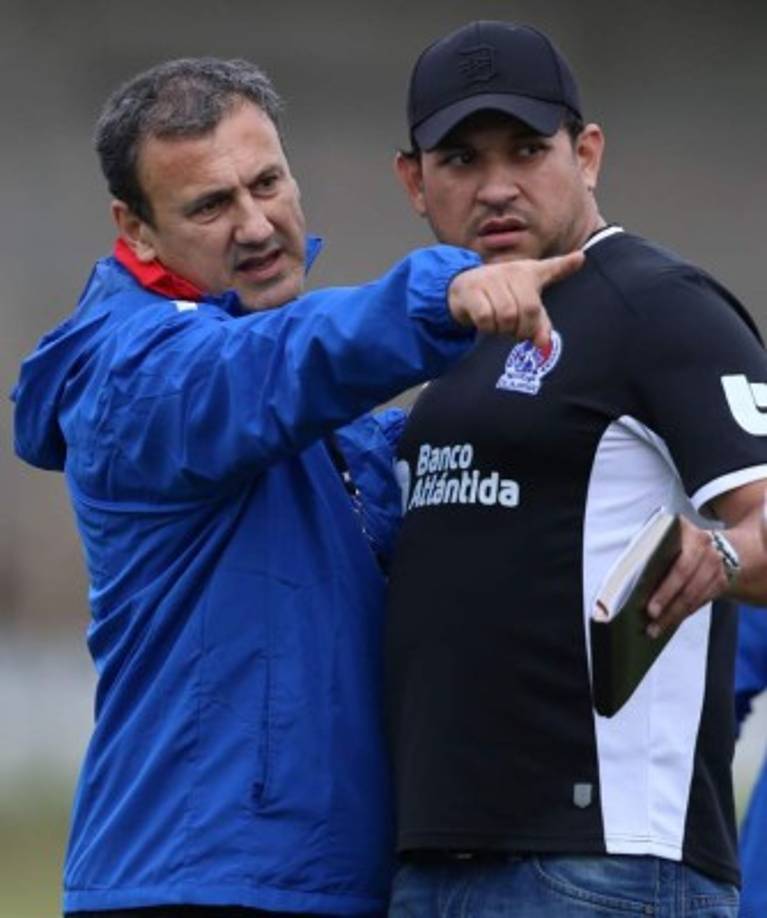 Alejandro Martínez (izquierda) es el nuevo preparador físico de Olimpia, a petición de Manuel Keosseián, con quien ya trabajó en el Marathón.