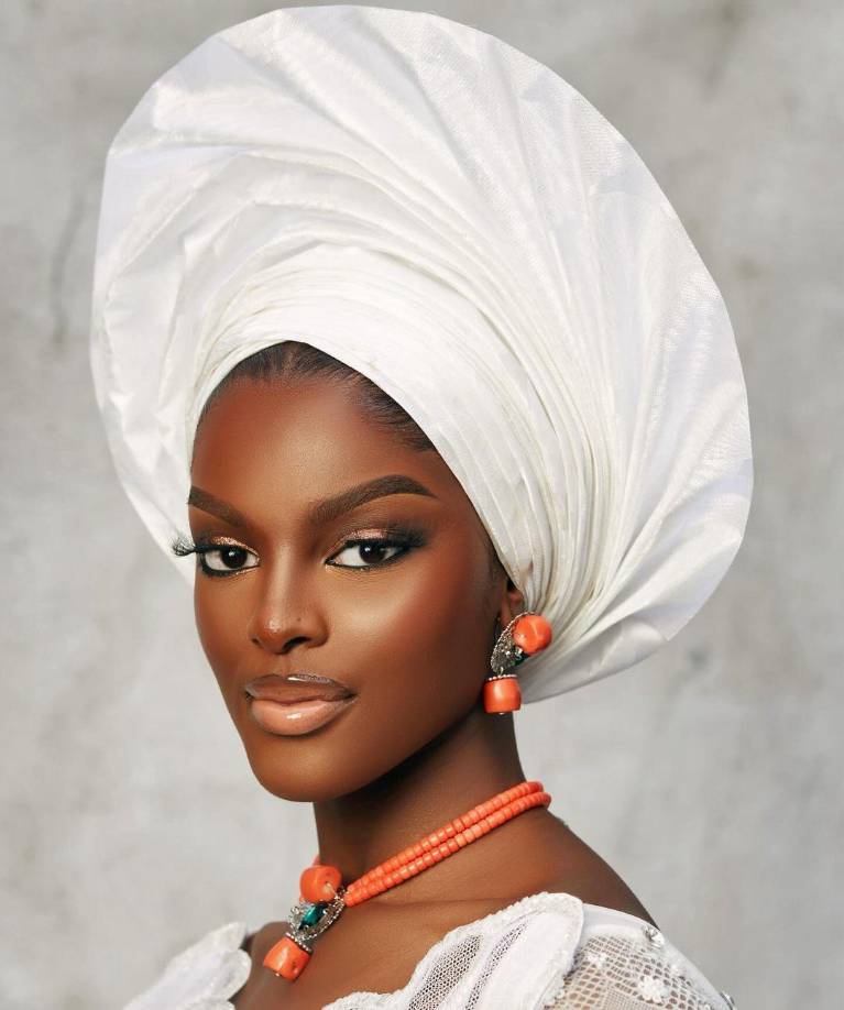 La controversia surgió cuando su madre fue acusada de fraude de identidad para obtener la nacionalidad sudafricana. A pesar de haber nacido y crecido en Sudáfrica, Chidimma fue cuestionada por no ser la representante “ideal” debido a su ascendencia nigeriana y su color de piel.