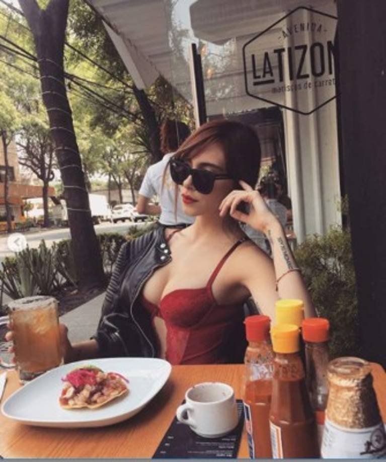 'Yo no sé por qué llegaron esas fotos al teléfono de ese señor. La verdad no sé nada. Creí que era una broma, neta creí que era como una de esas fotos truqueadas, pero ya me etiquetaron y no, no es broma', expresó por medio de un video en su cuenta de Facebook.<br/>