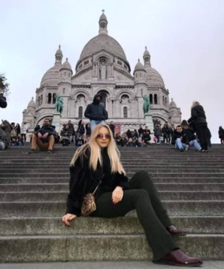 Aymetic dice que la joven no tiene acceso a documentos privados.