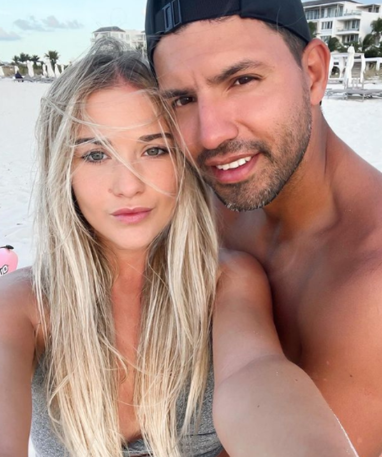 La joven no se lo había regresado, lo que aumentaba más los rumores de la posible separación, sin embargo ambos ya se siguen nuevamente.