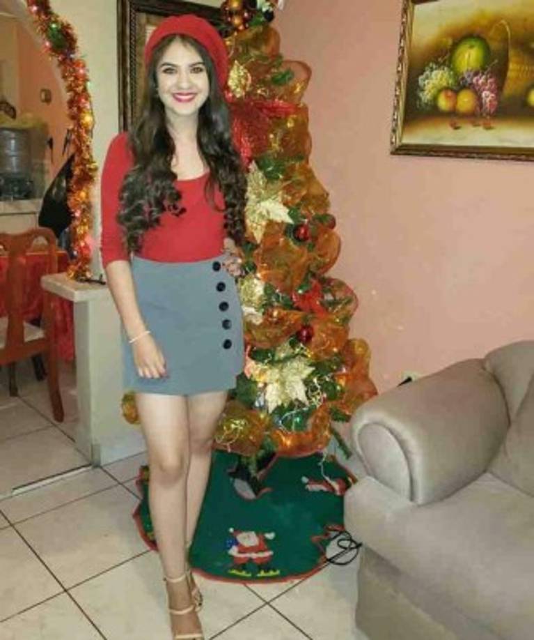 Ileana Bográn, la presentadora de televisión, enamoró con su belleza.