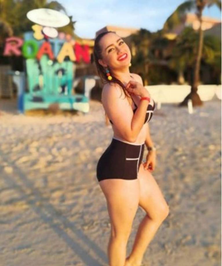 Mariela Rodríguez - La presentadora del programa 'Hoy es tu día' de Canal 11 disfrutando en Roatán.