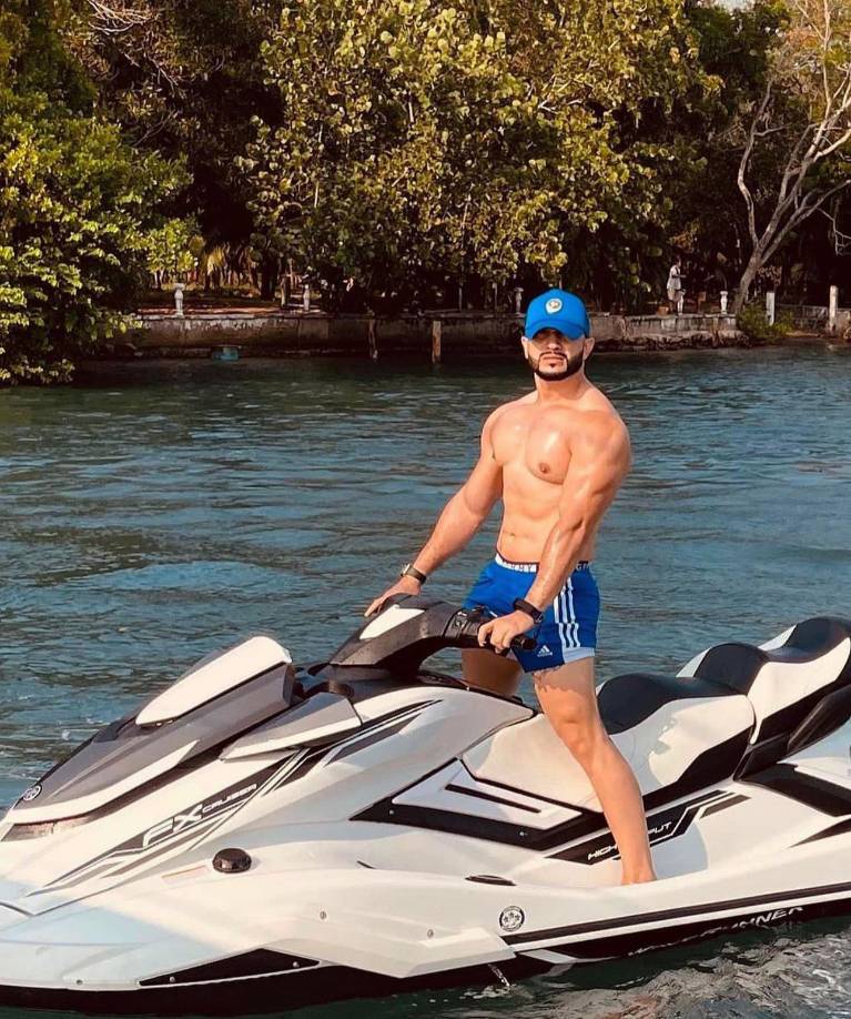 ”De la mano de Dios arrancamos, vamos con todo, voy de diputado por Colón”, describió en su video compartido.