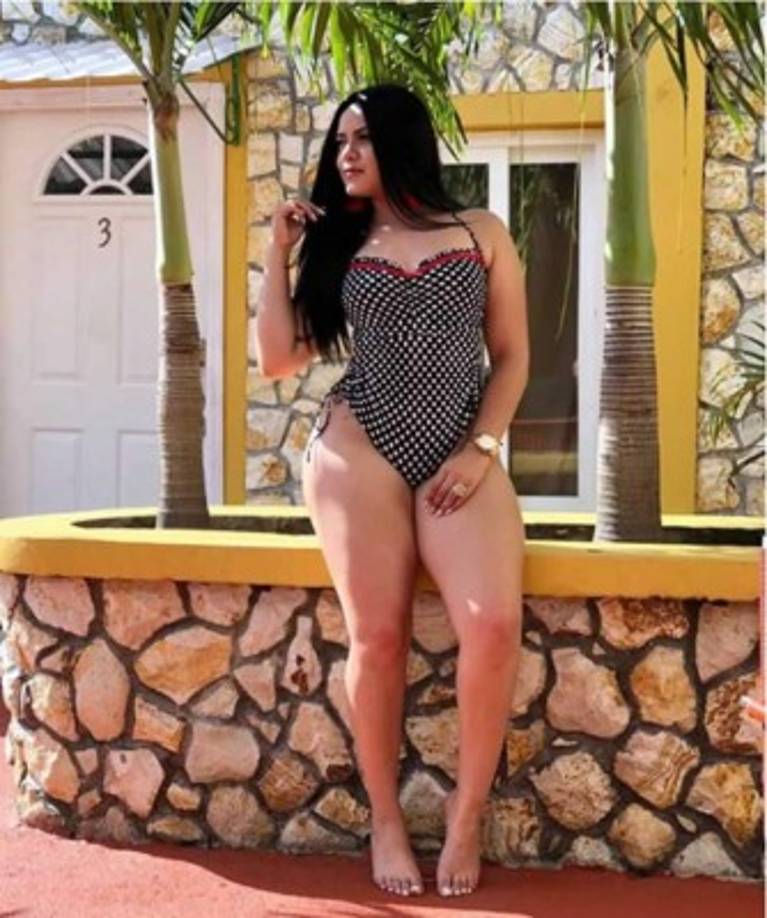 Pamela Canales, presentadora en el programa deportivo Fútbol de Primera, disfrutando del feriado en San Lorenzo, Valle.