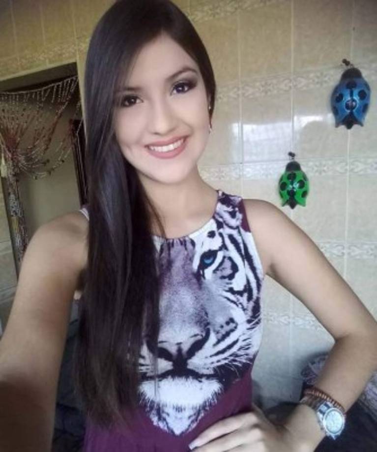 A Eloísa le encantan los deportes, además del fútbol, la natación es otro de sus favoritos.